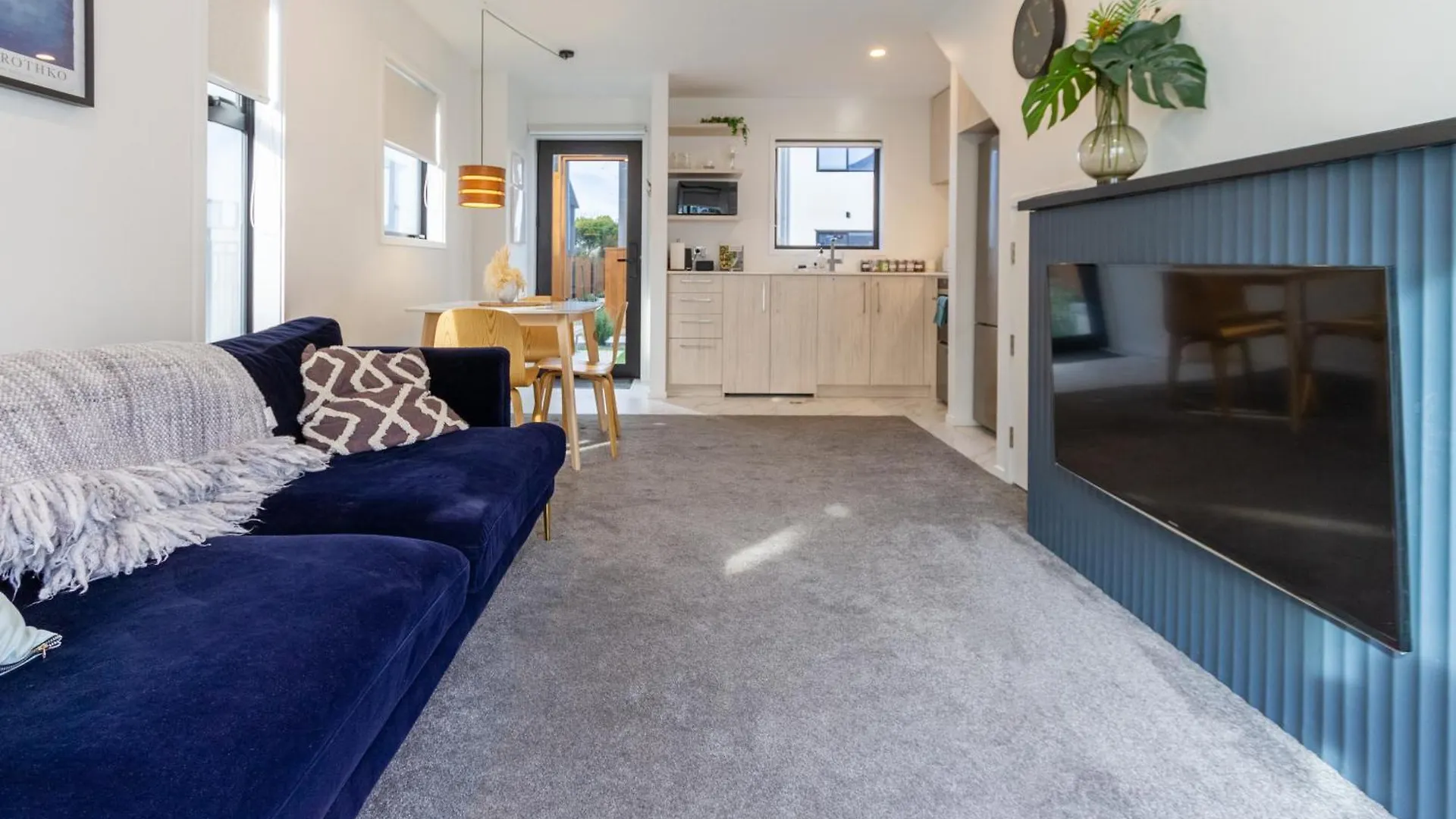 Serenity By The Sea: Coastal Escape1 Bed 1 Bath Christchurch