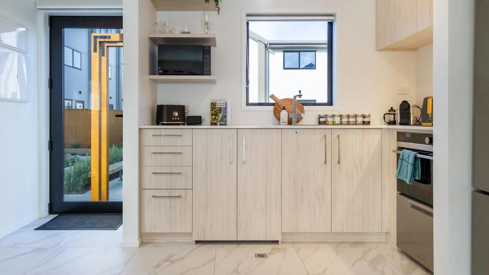 Apartment Serenity By The Sea: Coastal Escape1 Bed 1 Bath Christchurch
