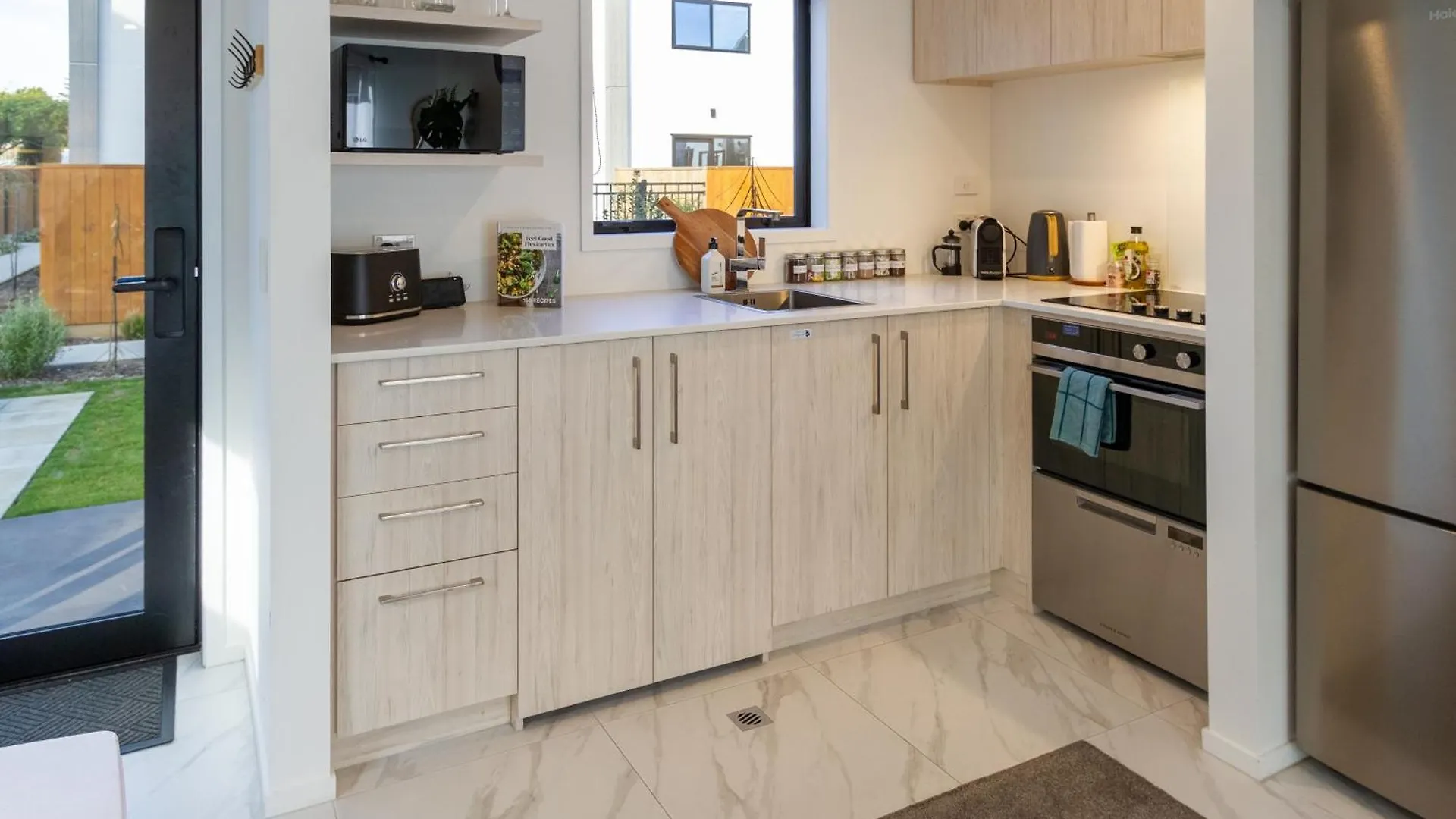 Serenity By The Sea: Coastal Escape1 Bed 1 Bath Christchurch 0*,  Nya Zeeland